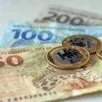 Novo salário mínimo de R$ 1.621 entra em vigor: entenda o cálculo e os impactos nos benefícios